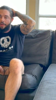 Hotwife wird von ihrem BBC-stier und cuck besamt