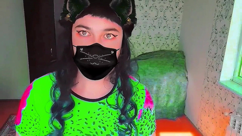 Kitty_Cross: Schattig mietje met donzige oksels in een gezellige trui