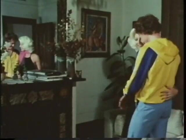 Old Good Porn: Pelacur penghisap zakar miang dikongkek dan mengambil pancutan mani dalam...