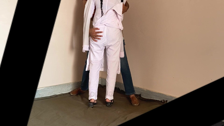 Desifilmy45: Desi -flickan tog av sig sin salwar i klassen och knullade...