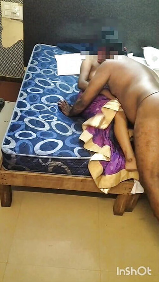 Funny couple porn studio: Tamilský pár šuká na misionáře