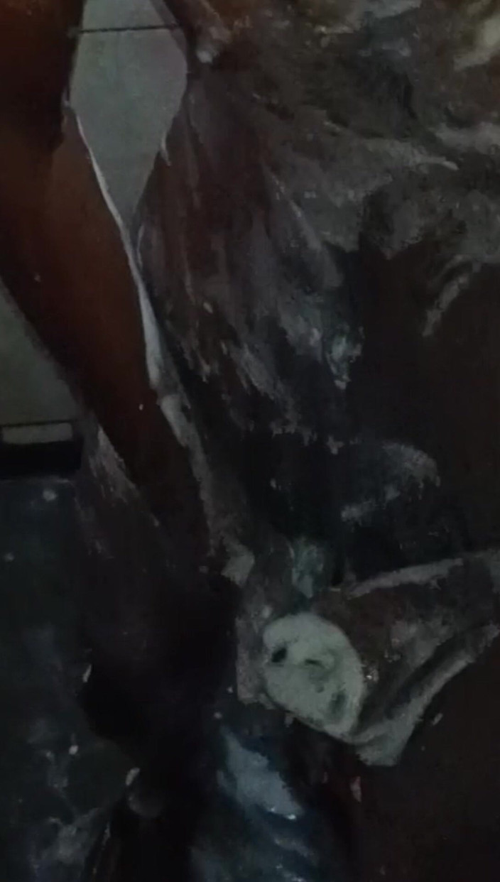 Arvind6355: 冷たい水で浴室で入浴を楽しんでください