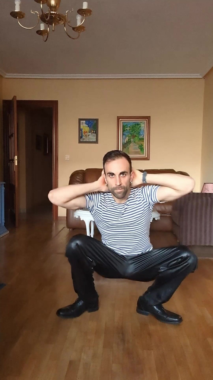 Zeus Ray: Saya Membuat Streeptease Berpakaian Dalam Pakaian Tentera