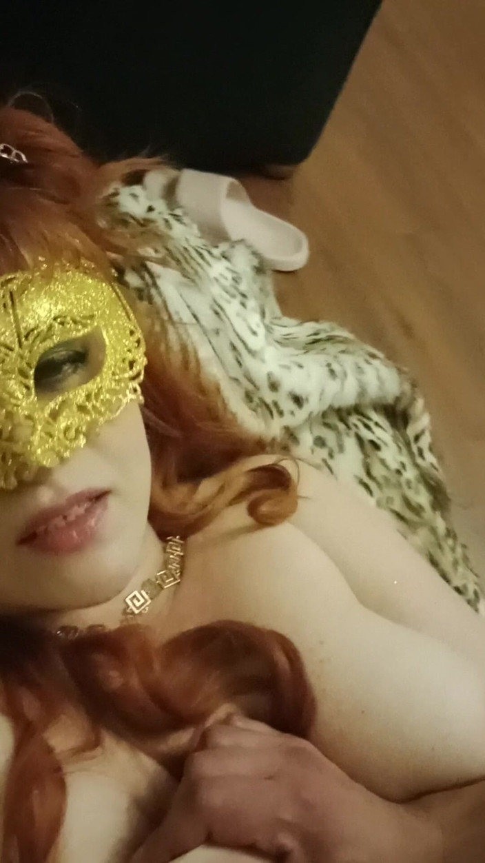 HappyPeach26Shake: Redhead Curvy MILF Enjoys Caresses-2