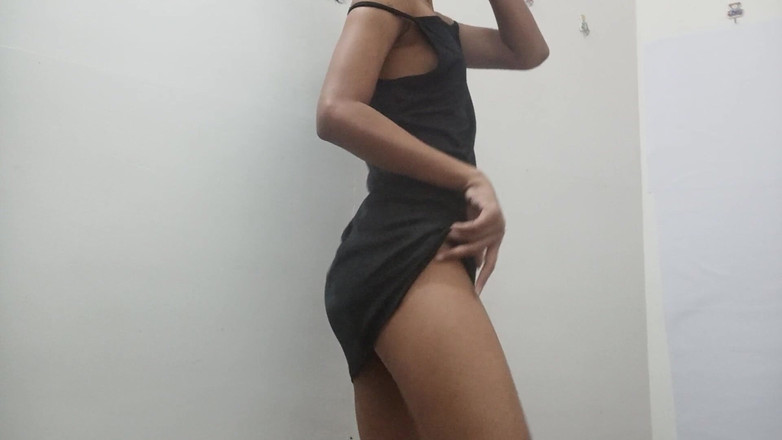 desigirl93: Kitty si fa un ditalino per un orgasmo cremoso