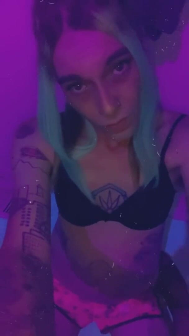 CarmenMelatonin: Nightclub gym bunny wants to fuck