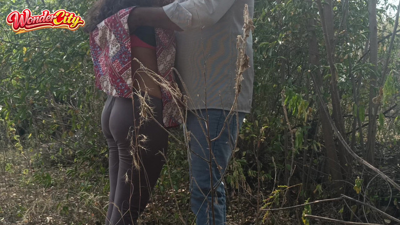 Magilmathi: Schattig meisje met forrest gebeurde onverwachte hete romantiek