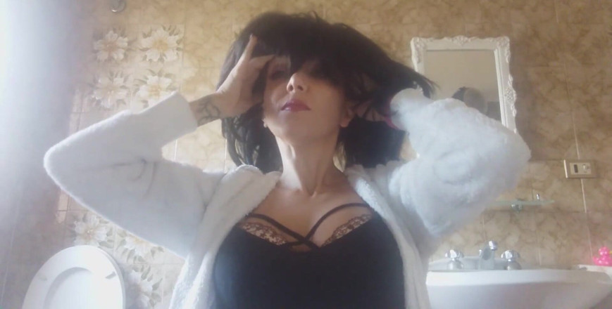 savannahamatoriale: Wanna Me While I Try My Wig's Collection?