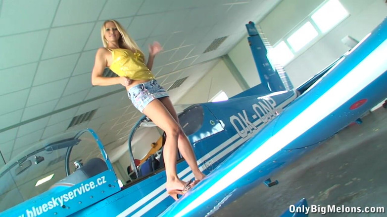 Only Big Melons: Phi công Nikita Valentin