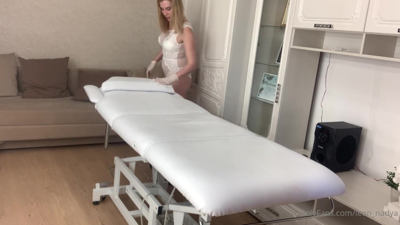 SugarNadya: Oh, È la Beatitudine di guardare la bella padrona e masturbarsi.