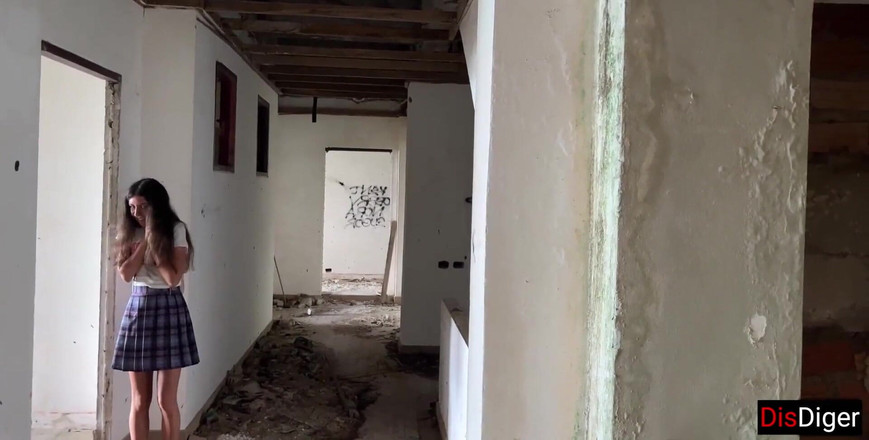 Dis Diger: Přivedl nevlastní sestru do opuštěného domu s netopýry a ošukal...