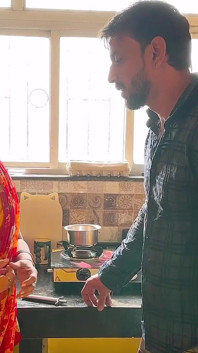 Indianca desi bhabhi savita face sex cu șeful ei în casa ei
