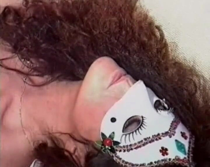 Angel slut with MILF: Låt oss lära känna denna heta och alltid ivriga italienska...