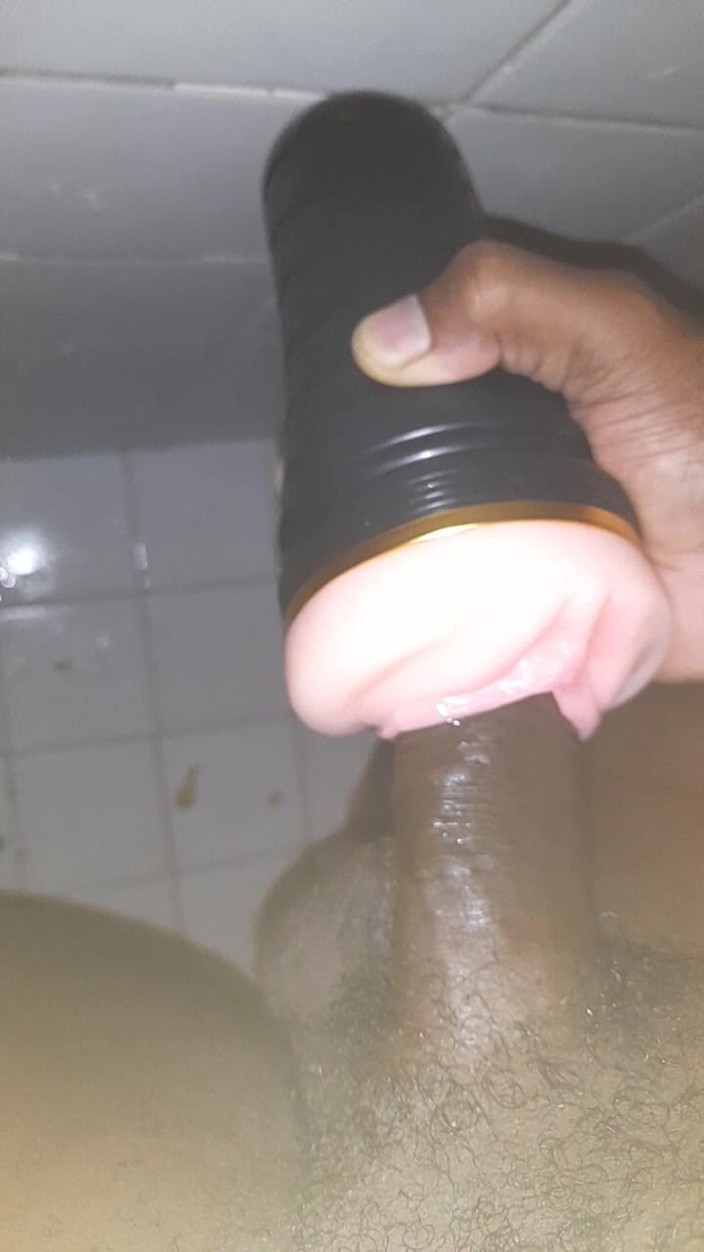 Black guy: Masturbándose S9 E10