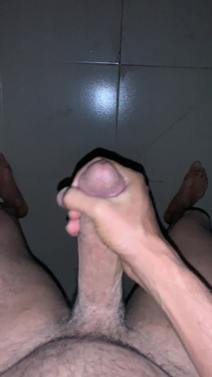 Preek Fans: Chupando la polla de Myy en el baño del trabajo