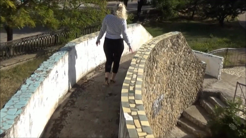 RedRoseRus: Đi bộ trong quần legging xuyên thấu-mông ngon ngọt