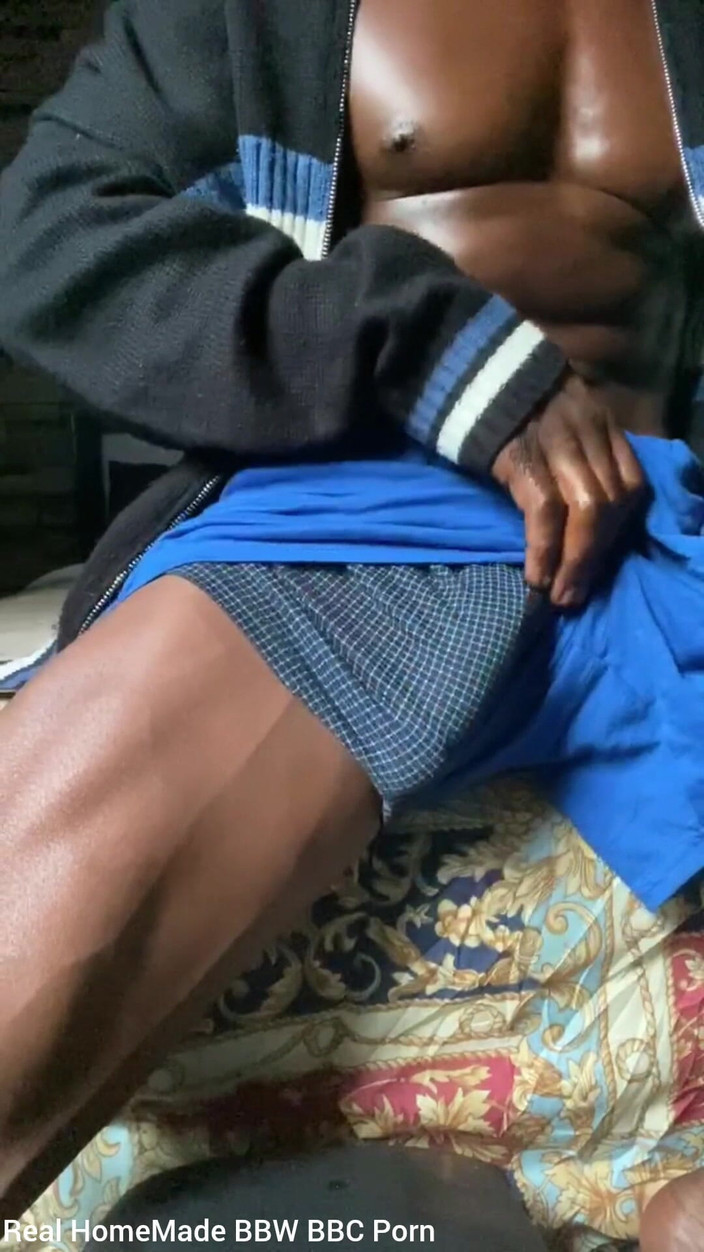Big black cock BBCee: Mijn grote zwarte pik strelend, gooide mijn boxershort