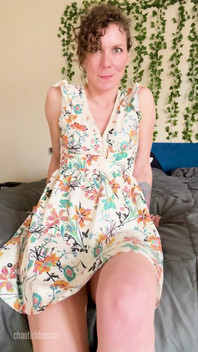 Tinggalkan a jika Anda ingin aku akan membuka kakiku sedikit lebih banyak