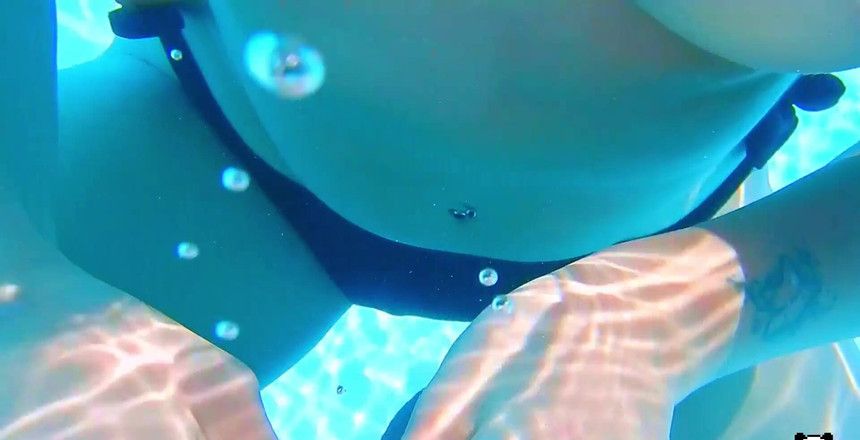 Radio Porno Panda: プールでは、他の人が見ていないもの