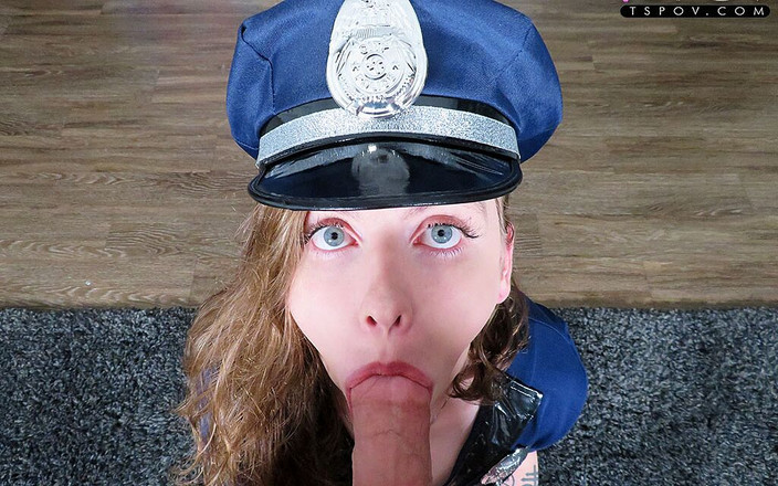 Pure TS and Becoming Femme: Une flic coquine nettoie ta bite avec sa langue