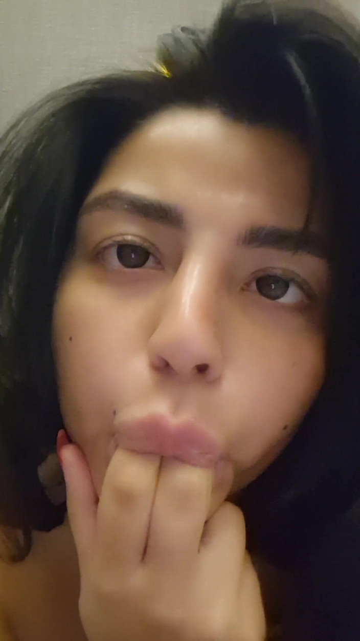 Esmer Tarcin: عرض استمناء أهاغيو إلكر