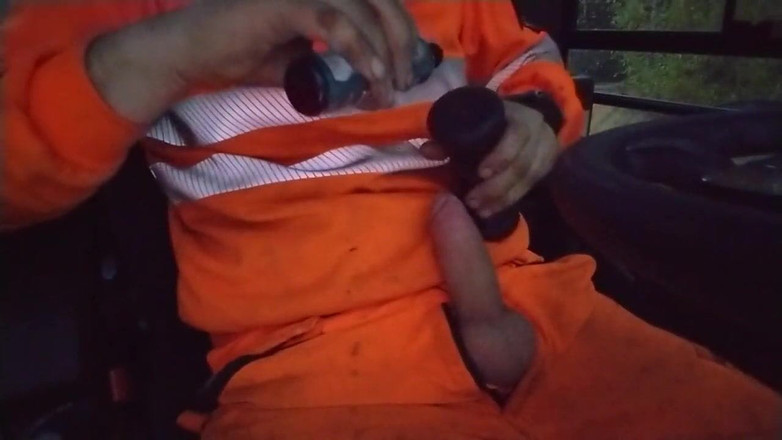 Me and myself: Sục cu trong khi làm việc.