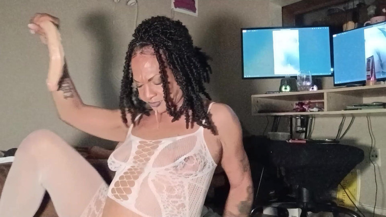 KNKY Bee: Oral în gât adânc extra haotic