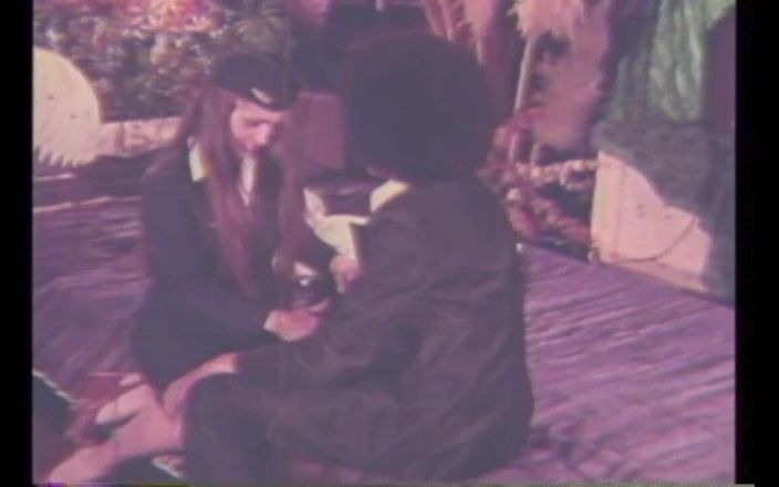 Vintage megastore: Grote Latijnse pikken in het harige poesje van Vanessa del...