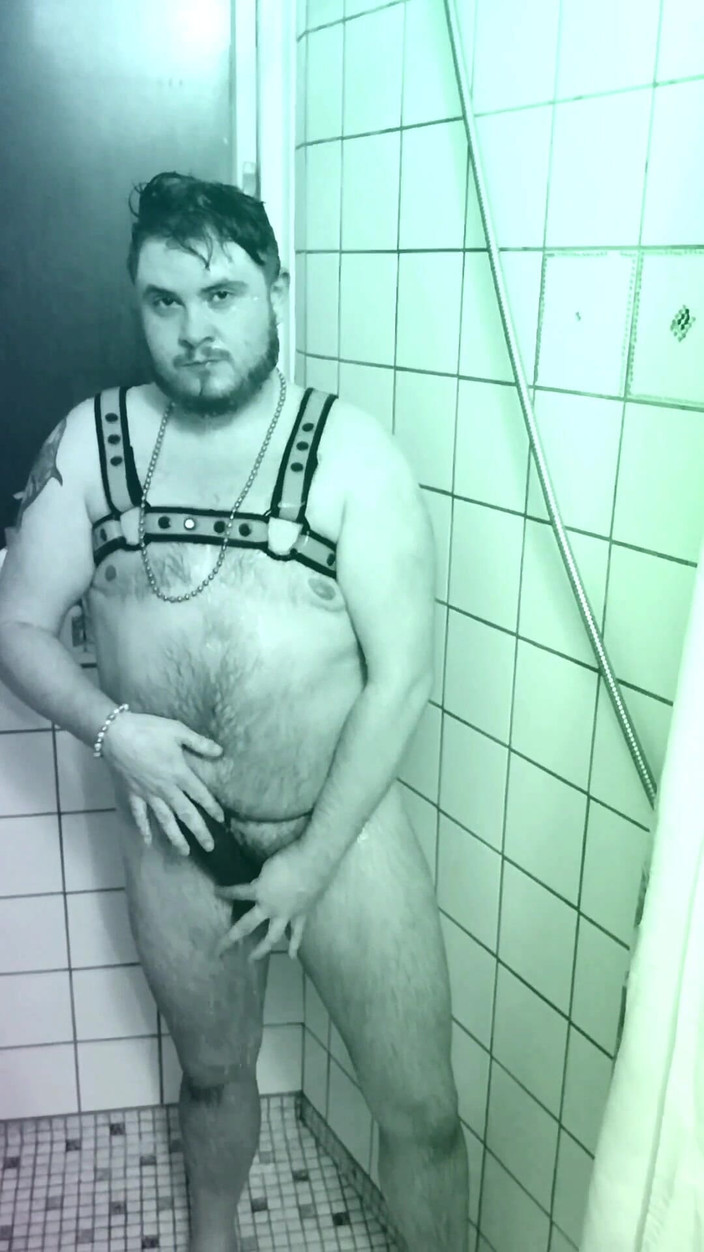 Neo Night Time: Čas na trans chlapa ve vaně