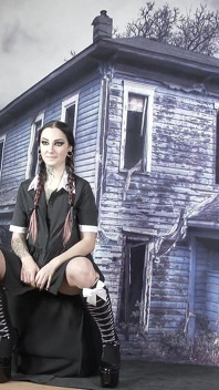 Sharlotte Thorne - 430 - Photoshoot Backstage