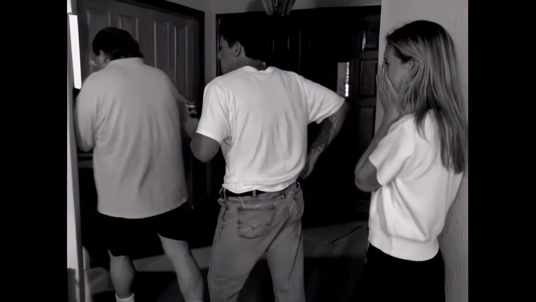 RATATATA!: 若いブロンドで崇高な体を持ち、ベッドの上で大きなペニスに激しく突かれる