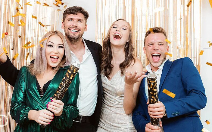 Virtual Real Passion: Improvizovaný striptýz