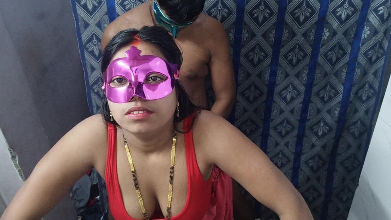 Hindi-Sex: 丈夫来到大奶子印度妻子的家，除了睡梦！