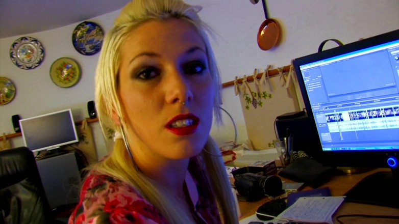 German amateur - 100% German hardcore videos: Pelacur pirang dengan kostum biru disetubuhi di memeknya