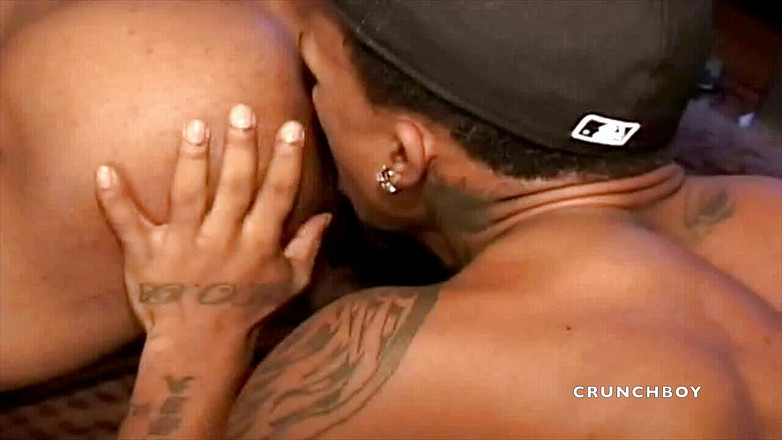 Latino Fucker: 好好地舔一个黑人的屁股