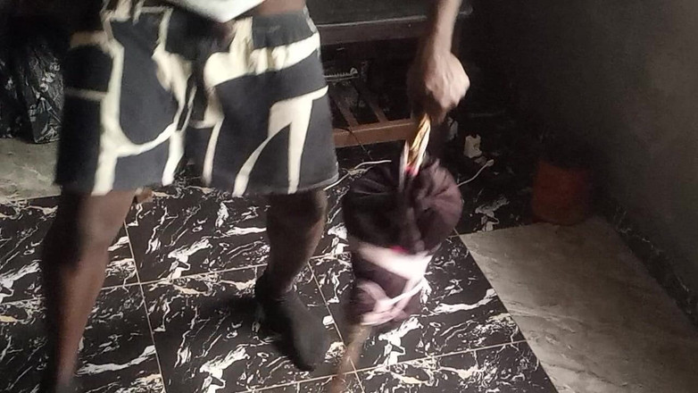 Moviesporn1: 이 형제는 여자를 초대하지 않고 정액을 싸게 해