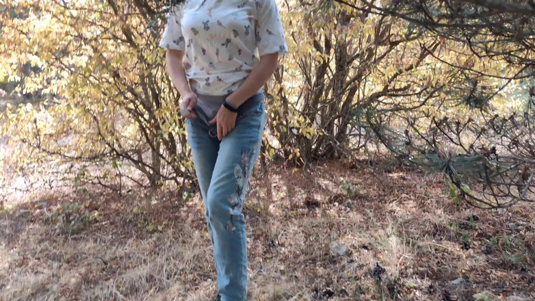 Miodelka: Very Risky Pissing Compilation in the Forest