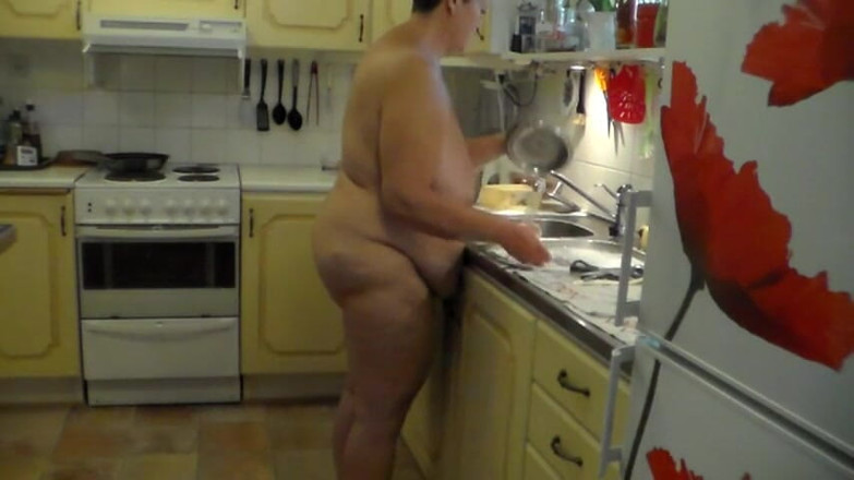 Sex hub couple: Jen does the dishes all naked