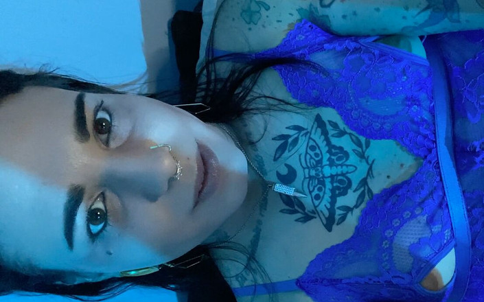 EmmaInkTrans: Il ne pouvait pas dire non et m'a baisée comme...