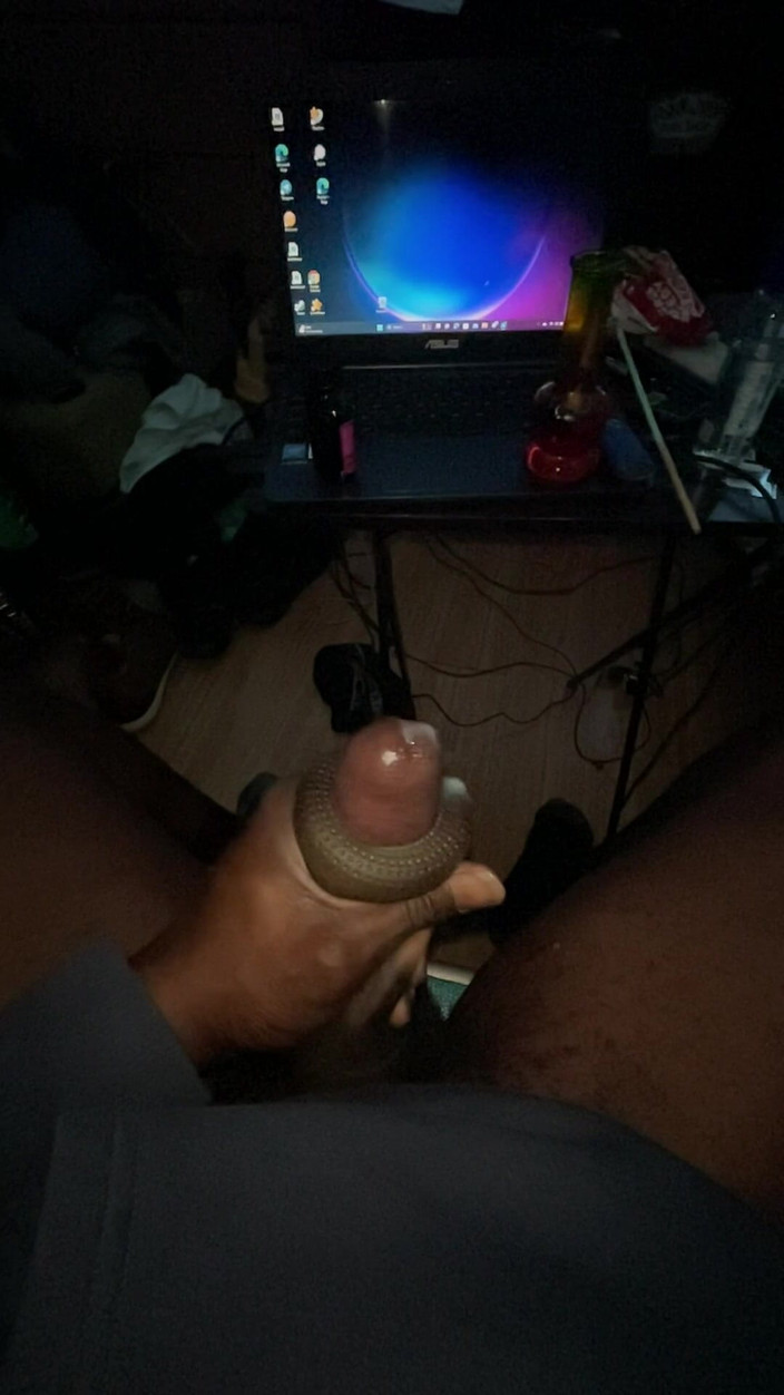 bsniz001: Ağır çekim tek başına mastürbasyon yapıyor ve boşalıyor