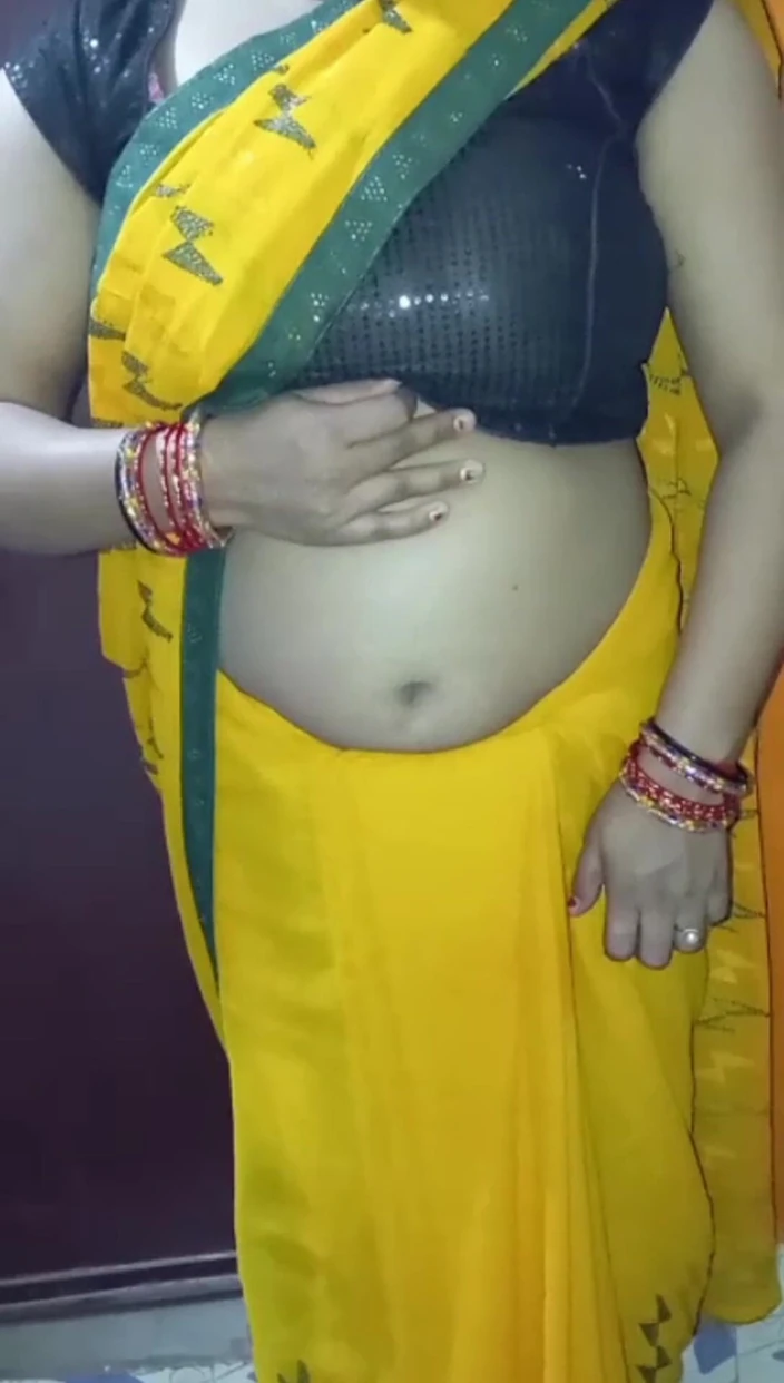 Manjushukla: Very Hot Girl Showing Her Cute Pussy.