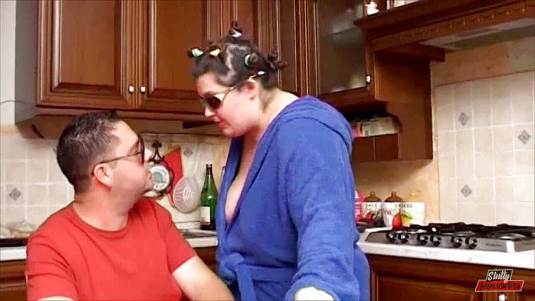 Vere Casalinghe Italia.: Caras gordos se fodem na cozinha enquanto os outros descansam