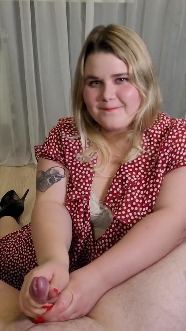 Peach Desert: Controlling the orgasm with dirty boots