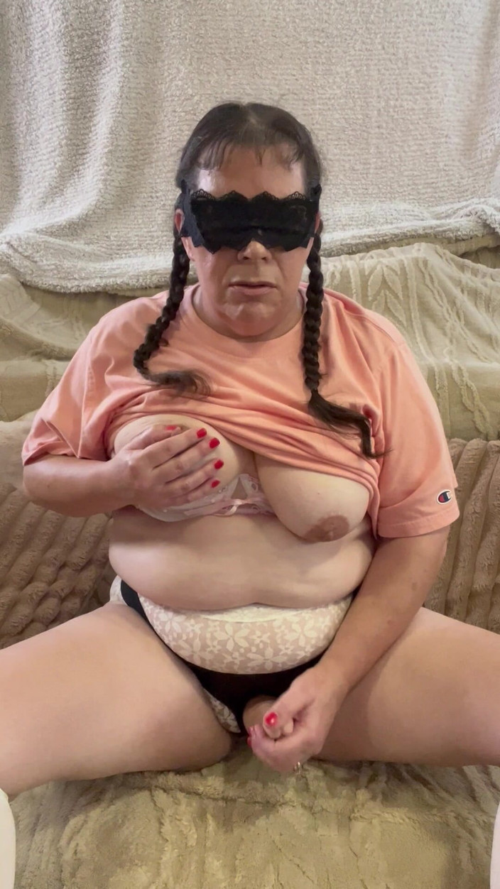 SnM Angel: वह वास्तव में प्यारी परी है - उसे जो कुछ करना था वह आज्ञा मान रहा है