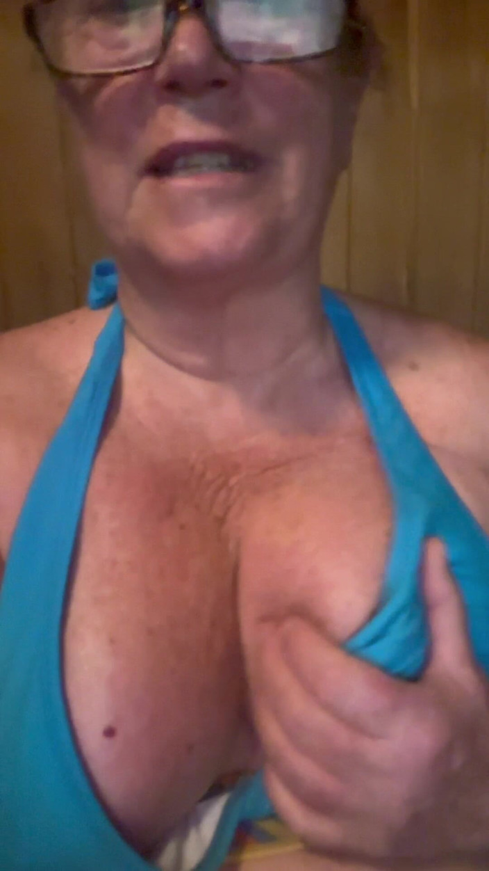 Big Ass 4 U: Susu Tetek Saya di Sauna