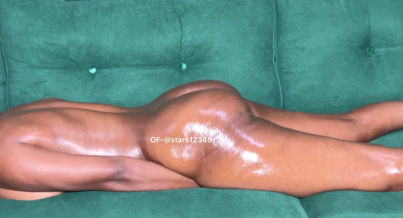Its Nyota: Mideye uzanıyor, yoğun dildo sikişi orgazmı