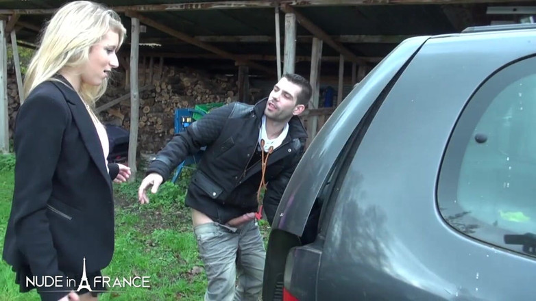 Nude in France: 택시 기사에게 핥고 애널 따먹히는 화려한 젊은 금발