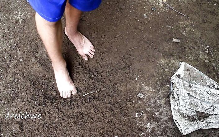 Dreichwe: Digging with the feet