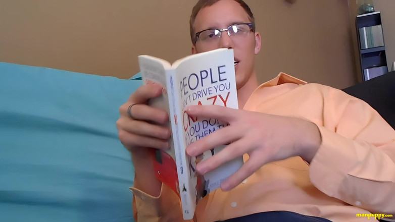Man Puppy: Gigante nerd tentando ignorá-lo