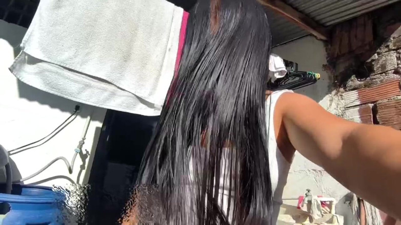 Isabel: Borstel mijn natte haar in de zon, totdat het droogt